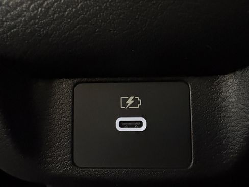 New 2025 Nissan Versa SR image 32