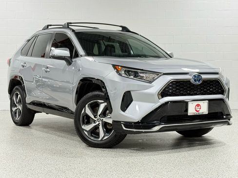 Used 2021 Toyota RAV4 SE image 4