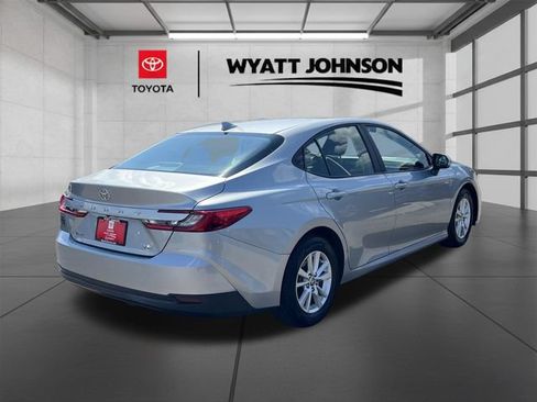 Used 2025 Toyota Camry LE FWD image 5