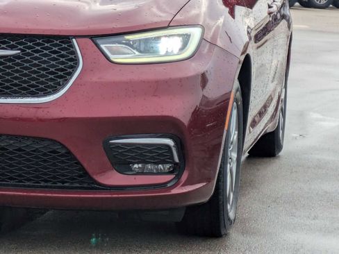 Used 2021 Chrysler Pacifica Touring w/ Cold Weather Group image 10