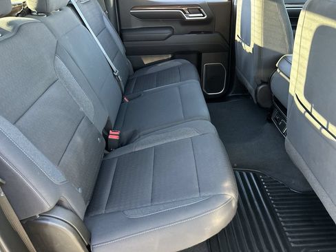 Used 2022 Chevrolet Silverado 1500 LT AWD/4WD image 26
