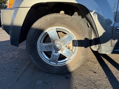 Used 2007 Jeep Grand Cherokee Limited image 9