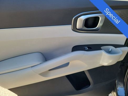 Used 2024 Kia Sorento S w/ Panoramic Sunroof Package FWD image 17