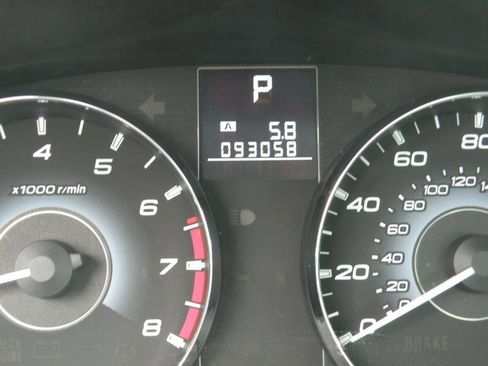 Used 2010 Subaru Legacy 2.5i Premium image 11