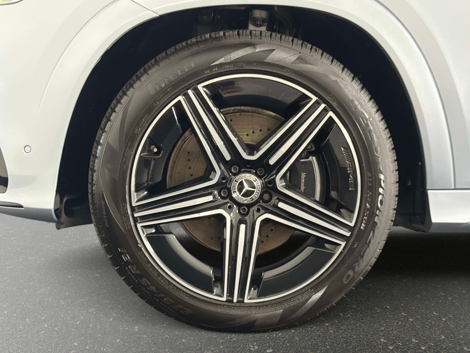 Used 2026 Mercedes-Benz GLE 450 4MATIC w/ Driver Assistance Package image 19