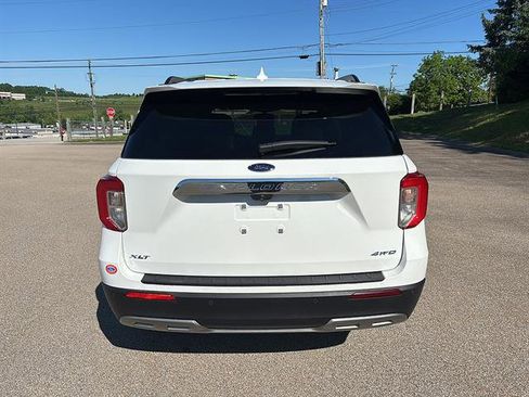 Certified 2023 Ford Explorer XLT w/ Equipment Group 202A AWD/4WD image 3