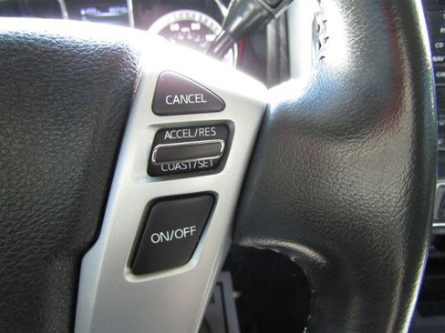 Used 2017 Nissan Titan SV image 15
