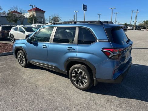 Used 2025 Subaru Forester Premium image 8