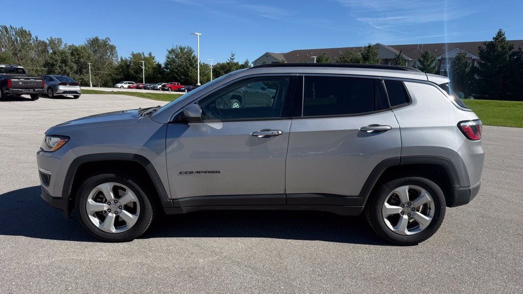 Used 2018 Jeep Compass Latitude FWD image 1