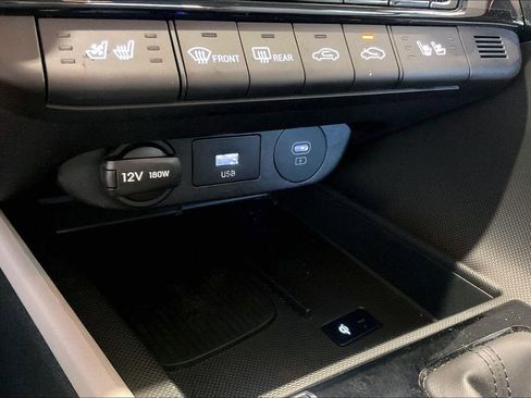 Used 2025 Hyundai Elantra Limited image 12