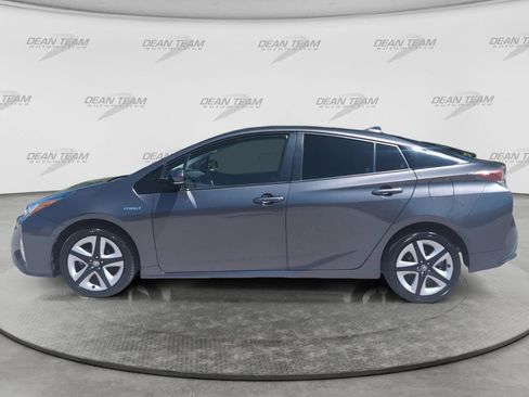 Used 2017 Toyota Prius Three Touring FWD image 5