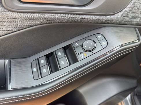 Used 2023 Nissan Rogue SV AWD/4WD image 12