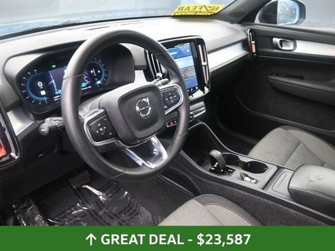 Used 2024 Volvo XC40 B5 Core image 22