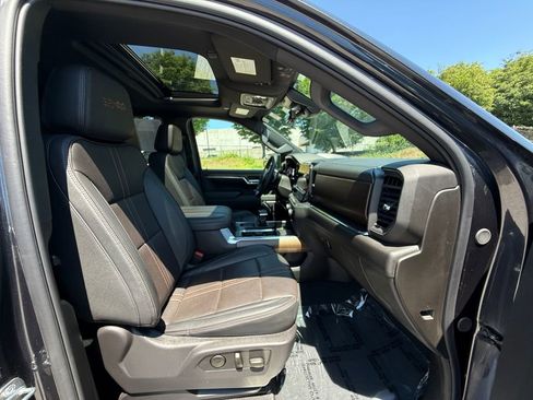 Used 2024 Chevrolet Silverado 1500 High Country w/ High Country Premium Package AWD/4WD image 30