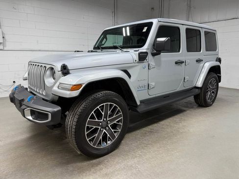 Used 2023 Jeep Wrangler Unlimited Sahara w/ Cold Weather Group AWD/4WD image 1