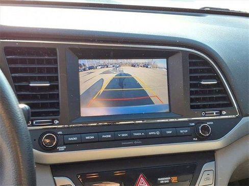 Used 2017 Hyundai Elantra SE image 14