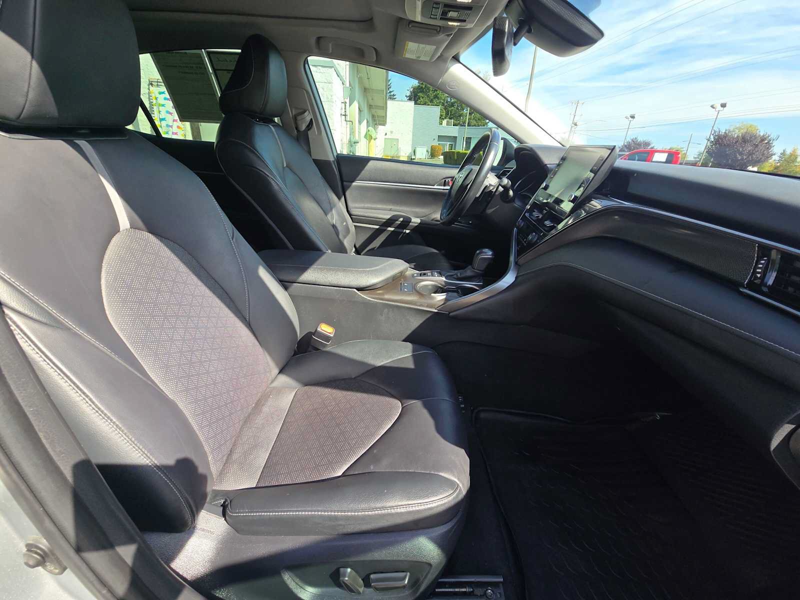 Used 2021 Toyota Camry XSE FWD image 11