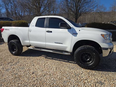 Used 2010 Toyota Tundra 4x4 Double Cab image 2
