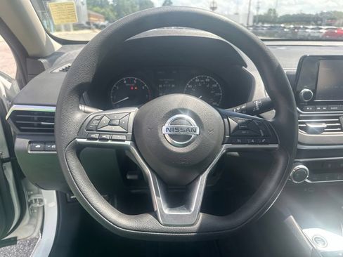 Used 2022 Nissan Altima 2.5 S FWD image 12