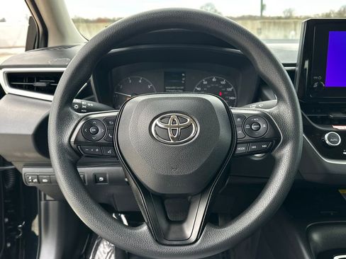 Used 2025 Toyota Corolla LE w/ LE Premium Package image 22