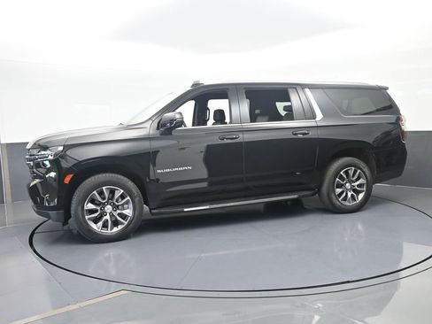 Used 2024 Chevrolet Suburban LT image 2