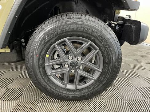 New 2026 Jeep Gladiator Sport image 5