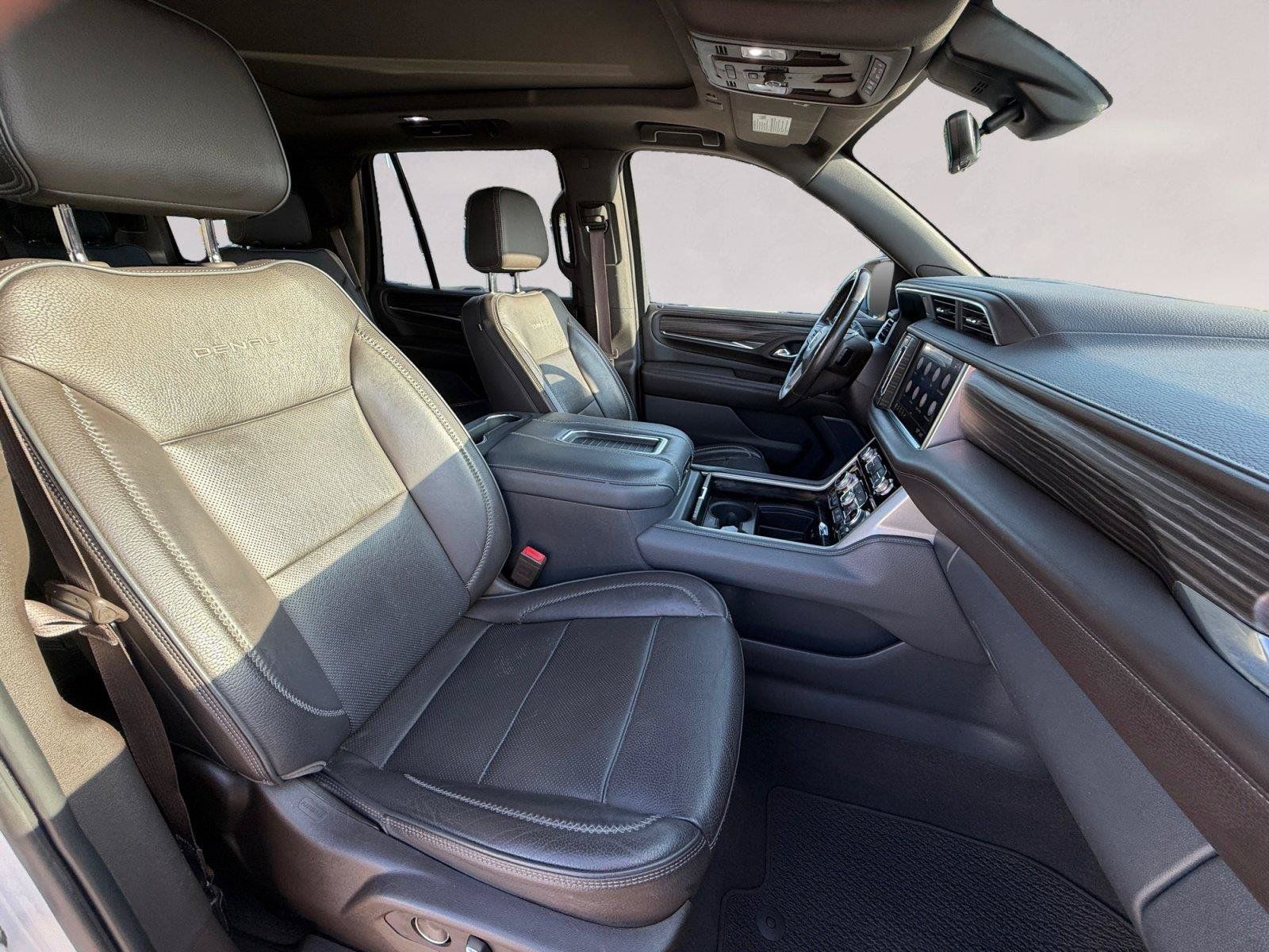 Used 2021 GMC Yukon Denali w/ Denali Premium Package RWD image 15