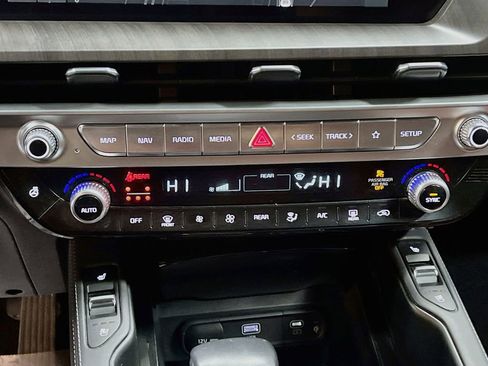 Used 2023 Kia Telluride EX w/ EX Captain's Chair Package AWD/4WD image 16