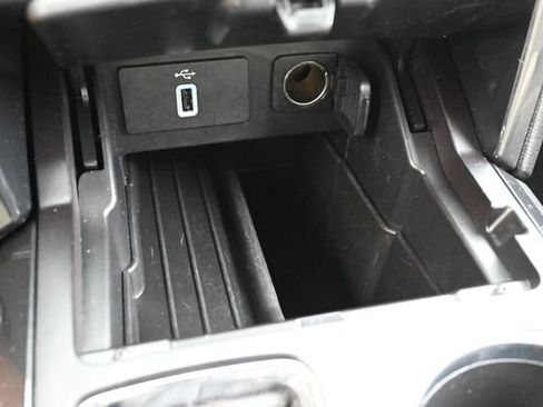 Used 2018 Ford Explorer XLT w/ Equipment Group 202A FWD image 25