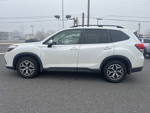 Used 2020 Subaru Forester Premium image 9