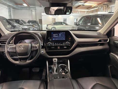 Used 2023 Toyota Highlander XLE image 14
