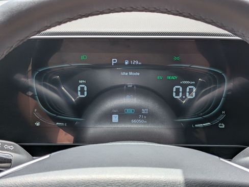 Certified 2023 Kia Niro EX Touring FWD image 18