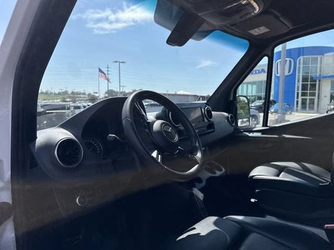 Used 2025 Mercedes-Benz Sprinter 2500 image 14