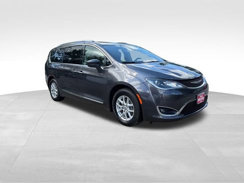 Used 2020 Chrysler Pacifica Touring-L FWD image 1
