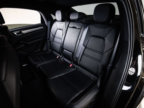 Certified 2023 Porsche Cayenne Platinum Edition AWD/4WD image 24