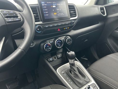 Certified 2025 Hyundai Venue SEL image 20