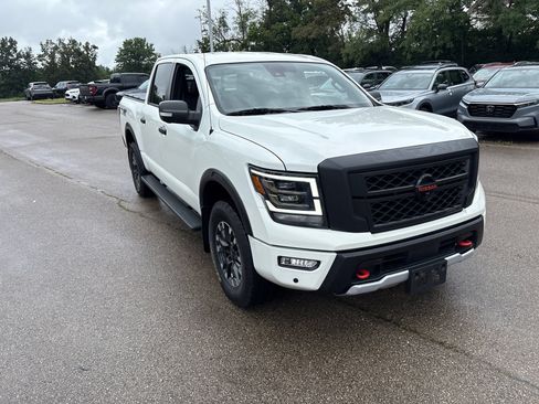 Used 2021 Nissan Titan PRO-4X w/ Pro-4x Convenience Package AWD/4WD image 18