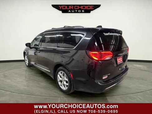 Used 2018 Chrysler Pacifica Touring-L w/ Tire & Wheel Group FWD image 3