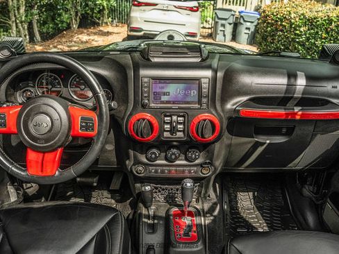 Used 2014 Jeep Wrangler Unlimited Rubicon AWD/4WD image 34