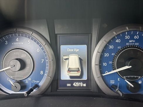 Used 2020 Toyota Sienna XLE w/ XLE Navigation Package image 11