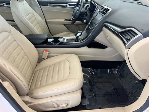 Used 2015 Ford Fusion SE w/ Equipment Group 202A FWD image 14