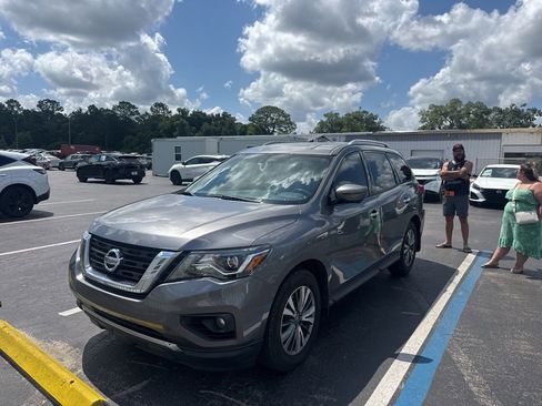 Certified 2020 Nissan Pathfinder SL FWD image 1