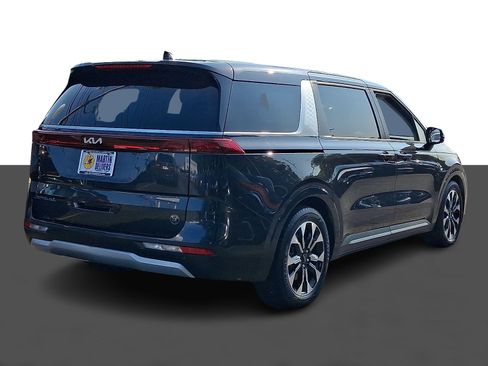 Certified 2022 Kia Carnival EX FWD image 6
