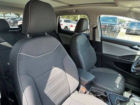 Certified 2024 Volkswagen Taos SE w/ Panoramic Sunroof Package FWD image 41