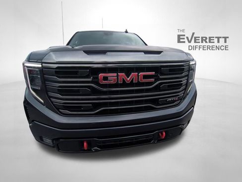 Used 2022 GMC Sierra 1500 AT4 w/ AT4 Preferred Package AWD/4WD image 2
