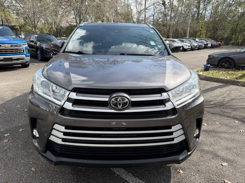 Used 2019 Toyota Highlander XLE image 2