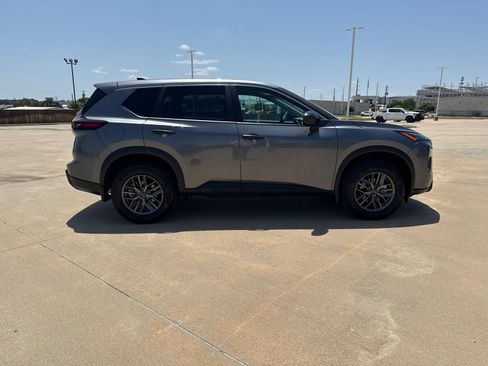 Used 2026 Nissan Rogue S FWD image 4