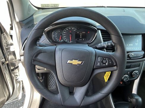 Used 2017 Chevrolet Trax LS FWD image 11