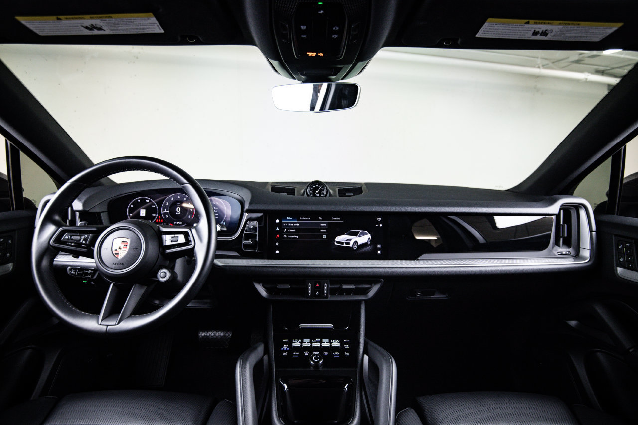 Certified 2024 Porsche Cayenne Coupe AWD/4WD image 25