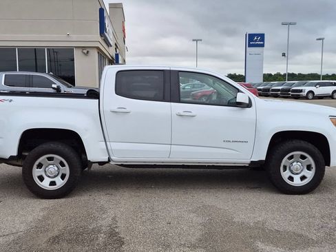 Used 2022 Chevrolet Colorado W/T AWD/4WD image 2